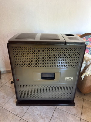Oil heater air heater like new with chimneys