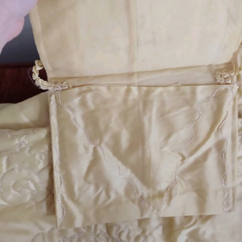 Satin quilt set new with pillowcases and baby blanket
