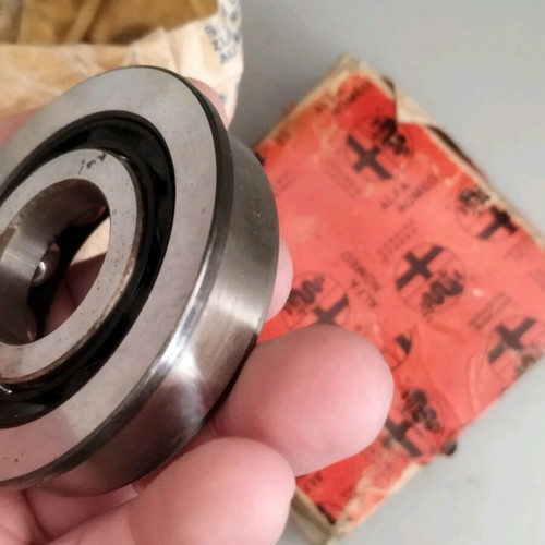 Bearing and seal for Alfa Romeo boxer engine new, genuine