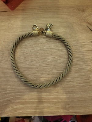 Necklace like new, gold-colored, worn few times