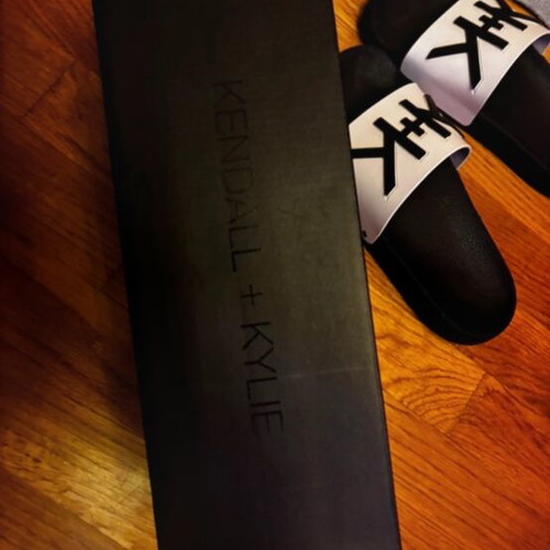 Kendall + Kylie sandals like new, white with black details, size 38