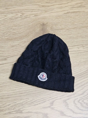 Moncler hat like new, black, size M
