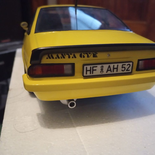 Opel Manta GT/E συλλεκτική μινιατούρα μεταχειρισμένη κλίμακας 1/18