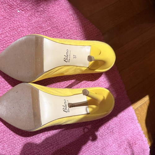Yellow pumps like new, size 37