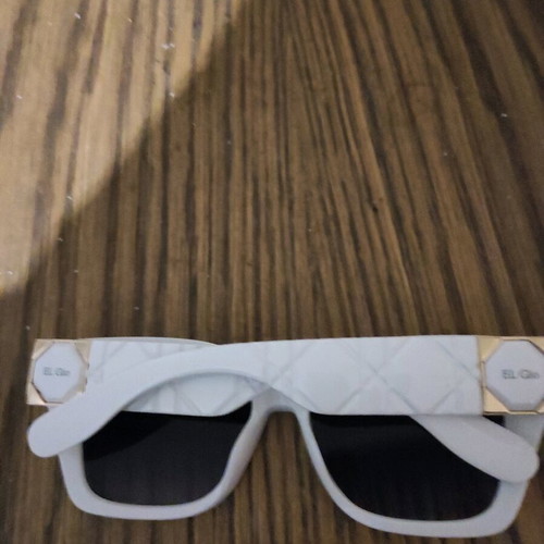 El Gio sunglasses like new, white