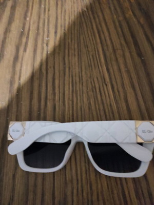 El Gio sunglasses like new, white
