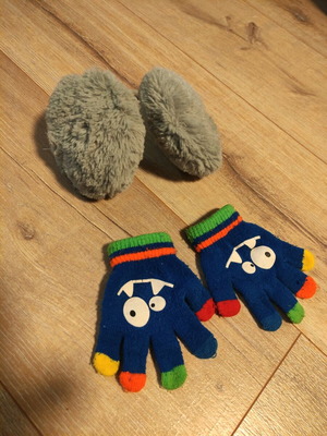 Children's gloves used for 4-5 years, gray ear protector