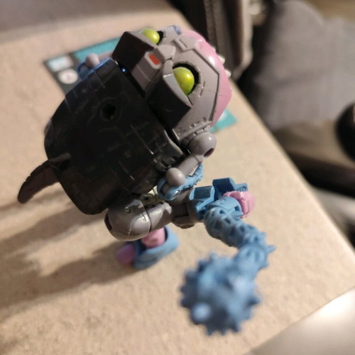 Gnaw Transformers Studio Series 8606 like new with instruction booklet