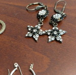 Earrings used, pack of 22 pairs in trendy designs