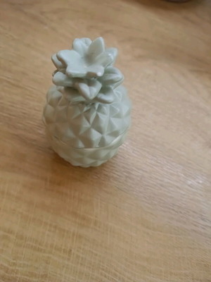 Κερί ανανάς καινούργιο σε κεραμικό διακοσμητικό δοχείο