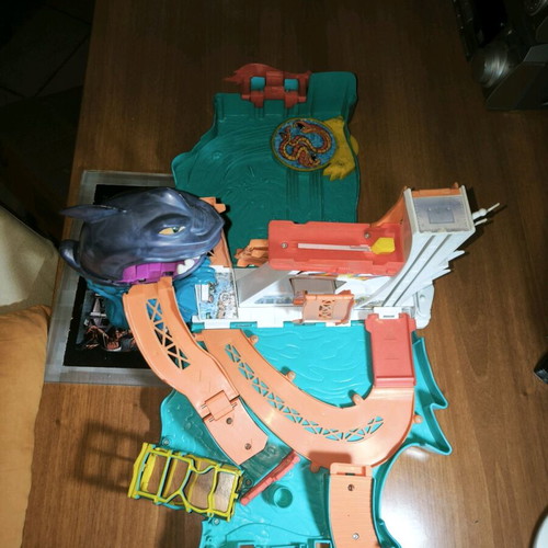 Hot Wheels Shark Bite Bay Fold & Go Playset Mattel 2008 like new