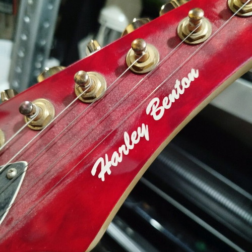 Electric guitar used for repair or decor