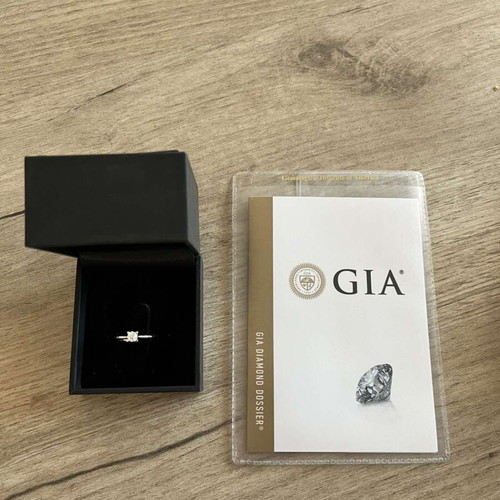 Monopetro ring 18k gold with 0.30ct diamond new