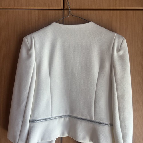 White cropped jacket with zipper