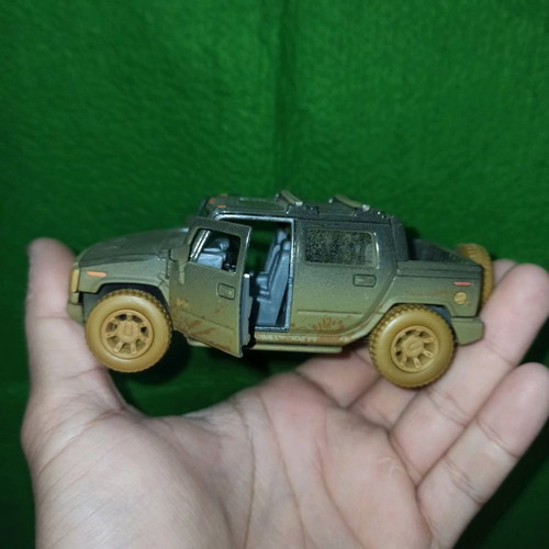 Kinsmart 2005 Off Road Green Hummer H2 SUT used, scale 1/40