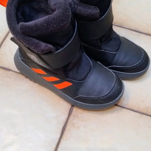 Adidas παιδικές μπότες χειμερινές νούμερο 33 σαν καινούργιες, μαύρες