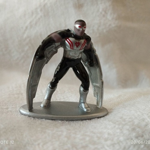 Mini Metal Figure Jada Marvel Falcon like new