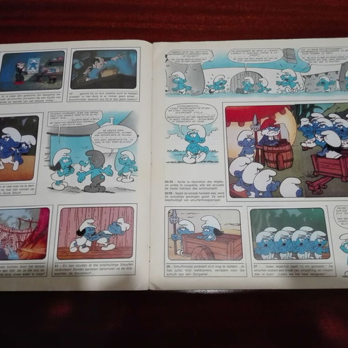 Panini Smurfs 1982 album used, complete