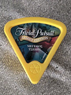 Trivial Pursuit Family Edition pocket size like new