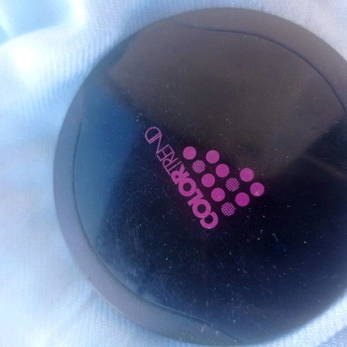Tan powder used with broken lid Color Trend Avon