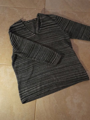 Gray blouse new with silver glitter, size M