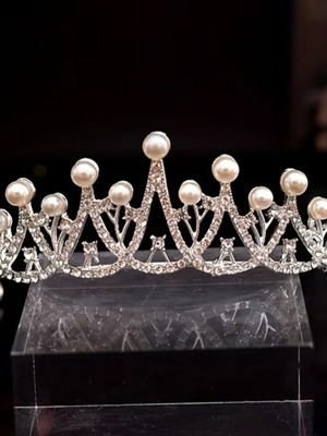 Bridal tiara with crystal rhinestones and white pearls