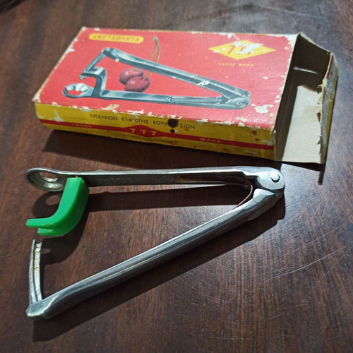 Collectible small items like new, set of 4 pieces
