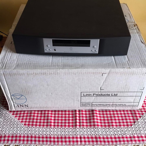 Linn Majik Kontrol/Majik 2100 preamplifier and power amplifier set like new