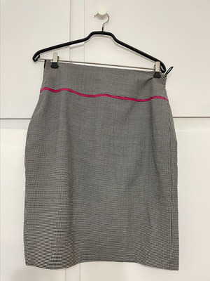 Raxevsky office skirt size L like new, gray and pink