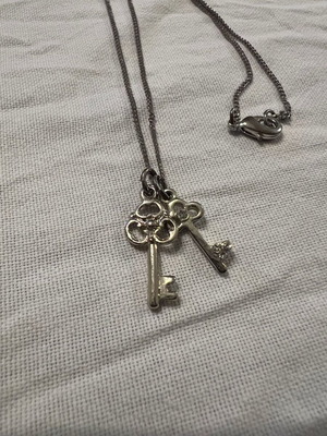 Necklace with hanging keys used, silver