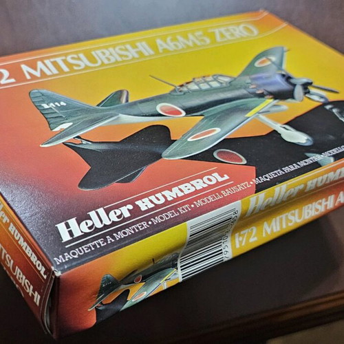 Mitsubishi A6M5 Zero plastic model scale 1/72 new