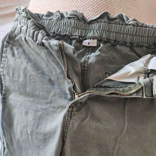 Carrot pants khaki size Large like new