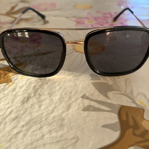 Women's Sunglasses like new, black frame with gold details