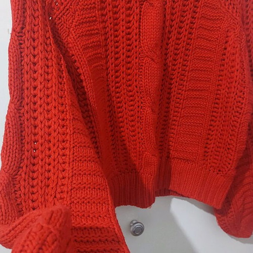 Knit sweater used with puff sleeves, size M