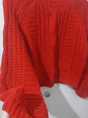 Knit sweater used with puff sleeves, size M
