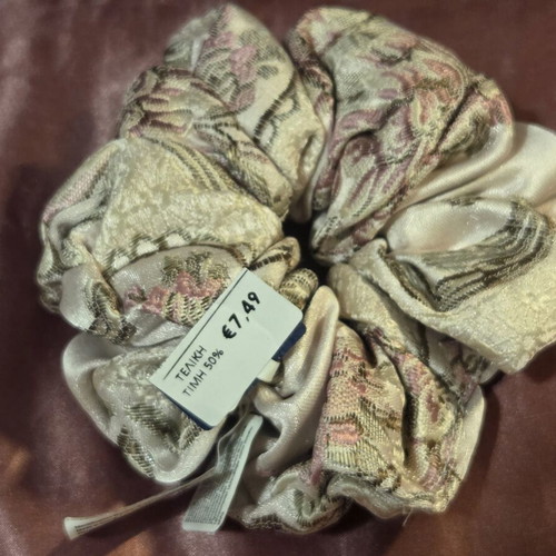 Scrunchie hair accessory Claire's new, vintage floral cream pink