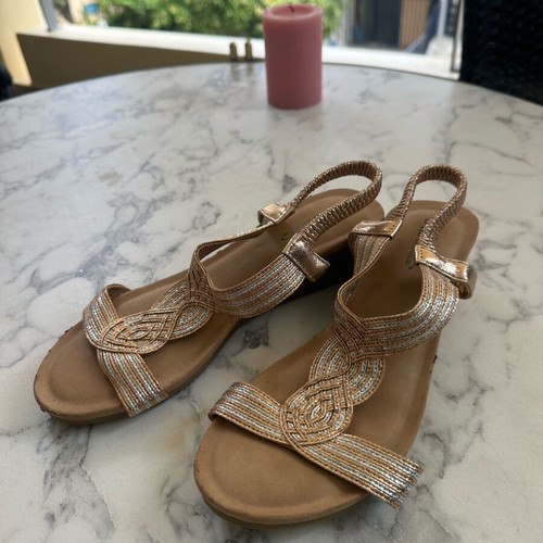 Gold flat sandals size 39 like new, summer style
