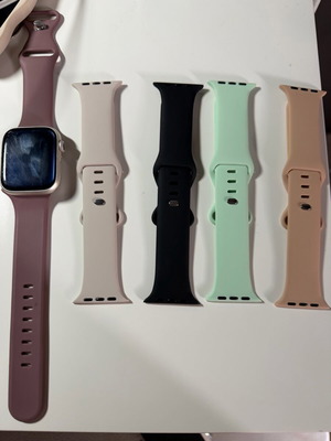 Apple Watch Series 8 45mm like new with 5 straps and genuine charger