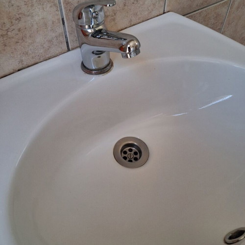 Bathroom faucets used, set of 2 with sink