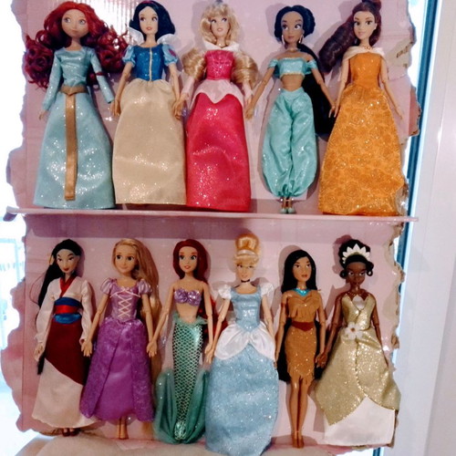 Barbies Princess Disney Deluxe doll gift set new with 11 princesses