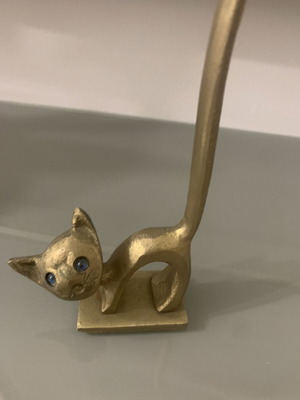 Vintage cat-shaped ring holder with blue eyes