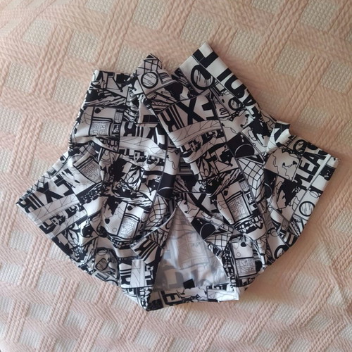 Short black and white shirt youthful like new