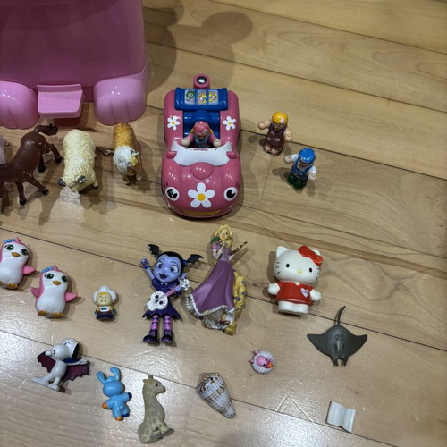 Pig-shaped kids bin used, filled with toys