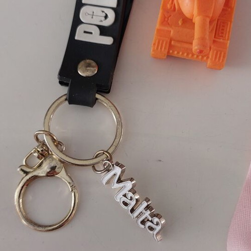 Set of 6 Keychains and Bag Accessories like new (Hallmark, Ledylo, Popeye)