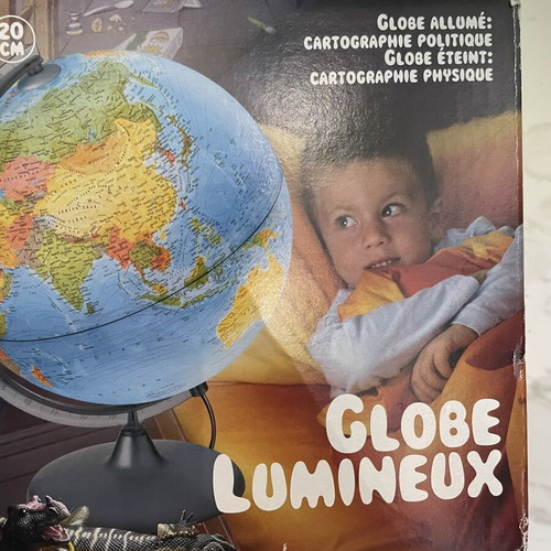 Globe Lamp in Excellent Condition