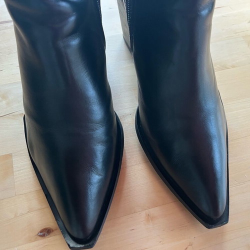 Black leather Vavoulas boots used, size 36
