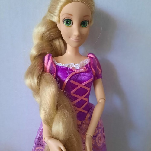 Rapunzel Disney Store doll used, classic old edition