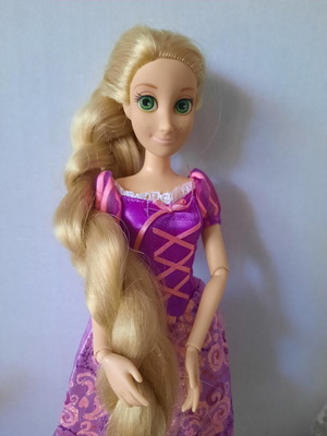Rapunzel Disney Store doll used, classic old edition