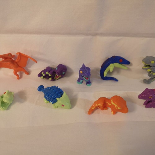 Kinder pack of 9 dinosaur figures like new