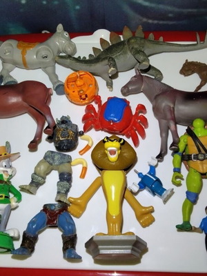 Figures and toys refurbished, lot of 15-18 characters and animals